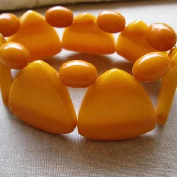 Vintage Yellow Bakelite Bracelet - Picture 4 of 5